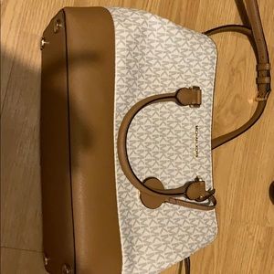 Michael Kors purse. OFFER :)